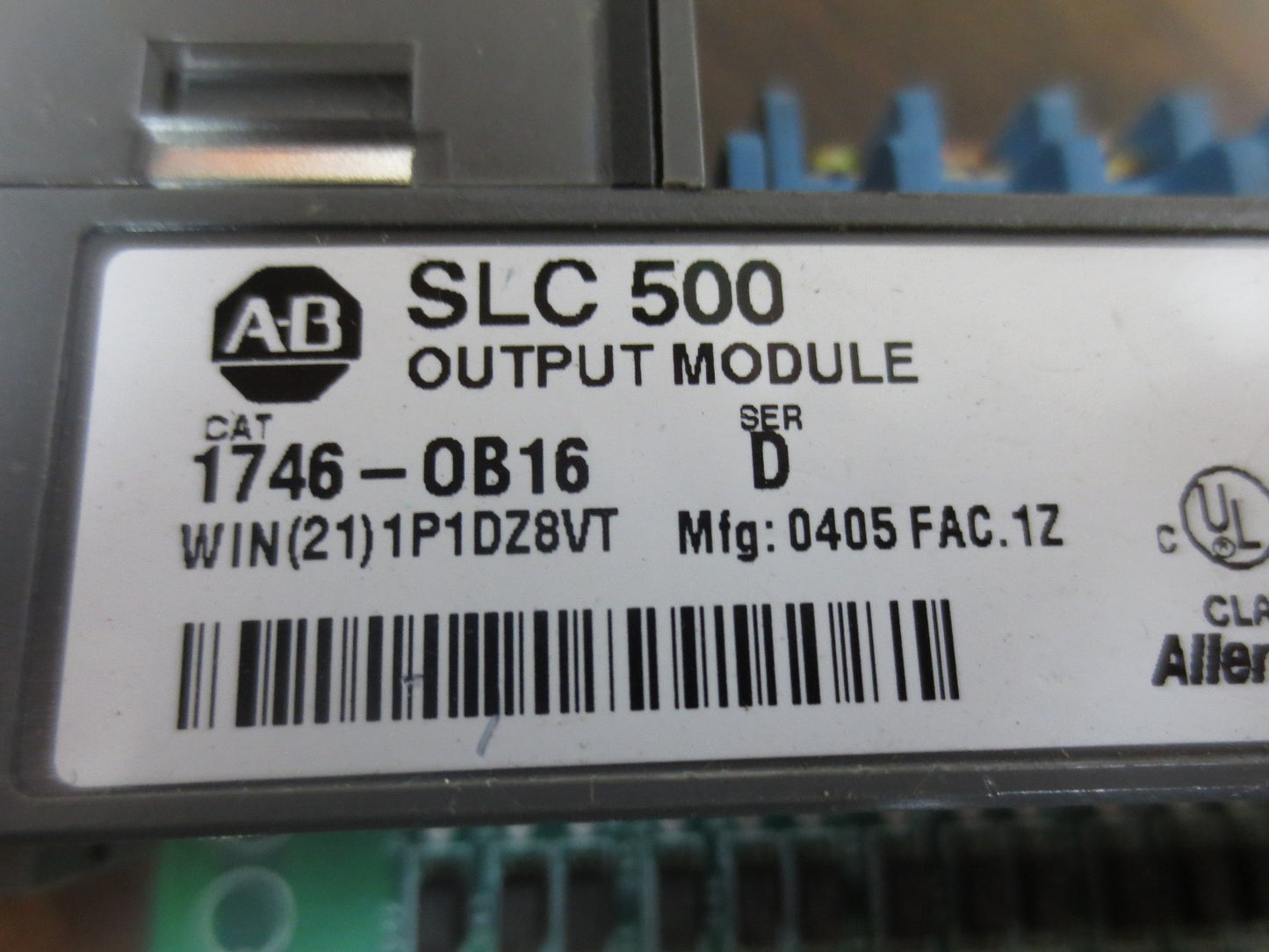 ALLEN-BRADLEY 1746-OB16 SLC500 OUTPUT MODULE - Ser. D - OUTPUT 10-60VDC