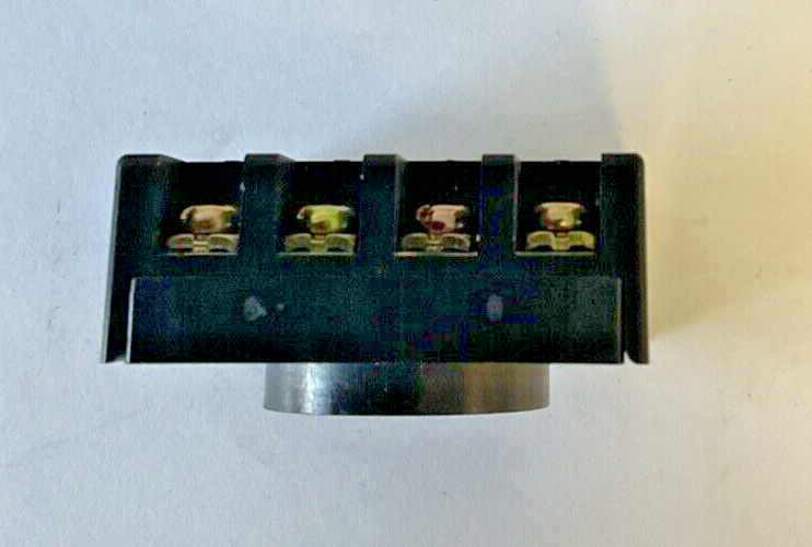 OMRON P3G-08RELAY SOCKET BASE 6A250VAC ***LOTOF7***