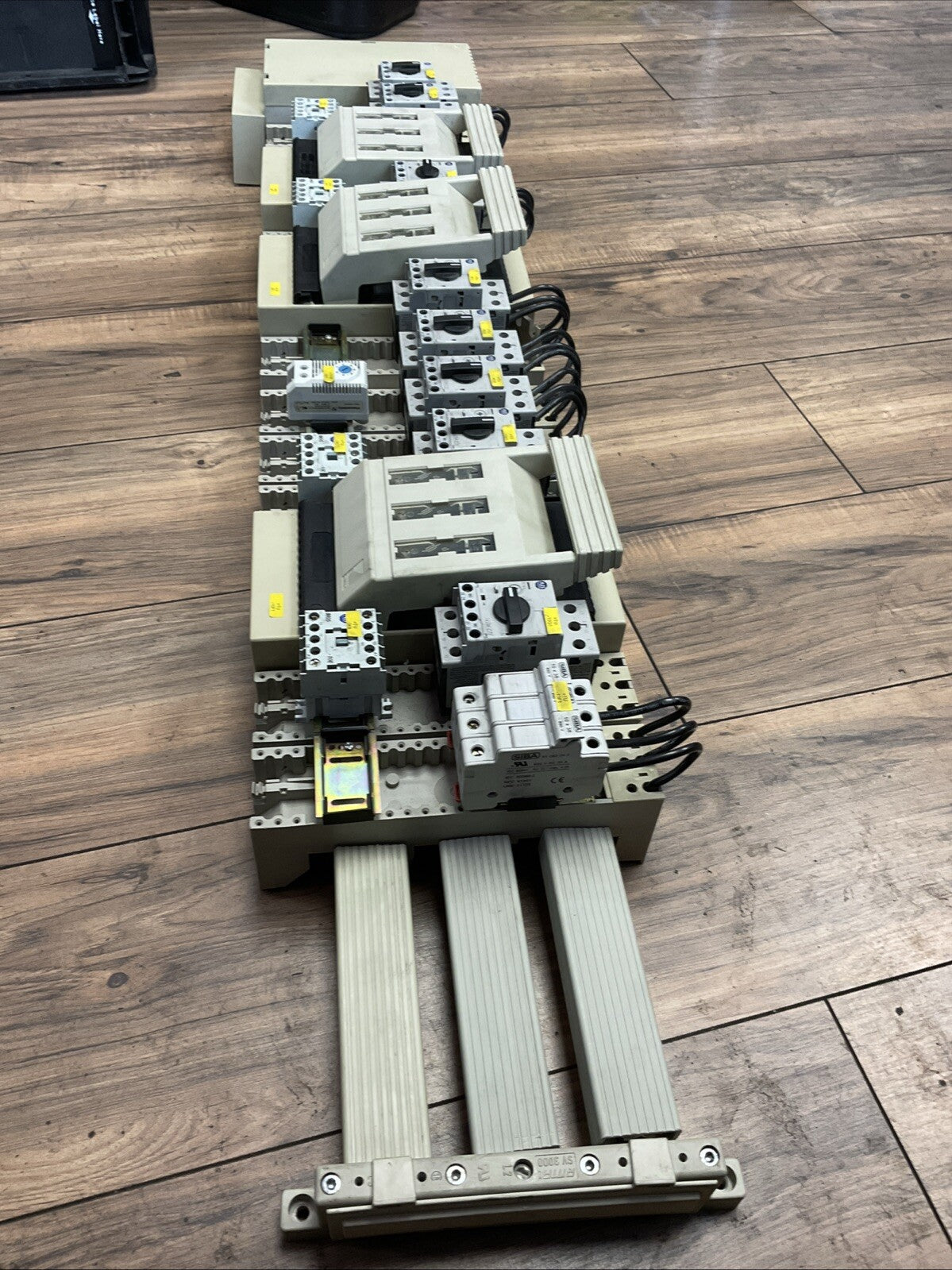 SV3041.000 VDE 0636/21 SV SV 3441 SV 3000 140M-C2E-B10 140M-C2E-B25 100-MO5NZ*3