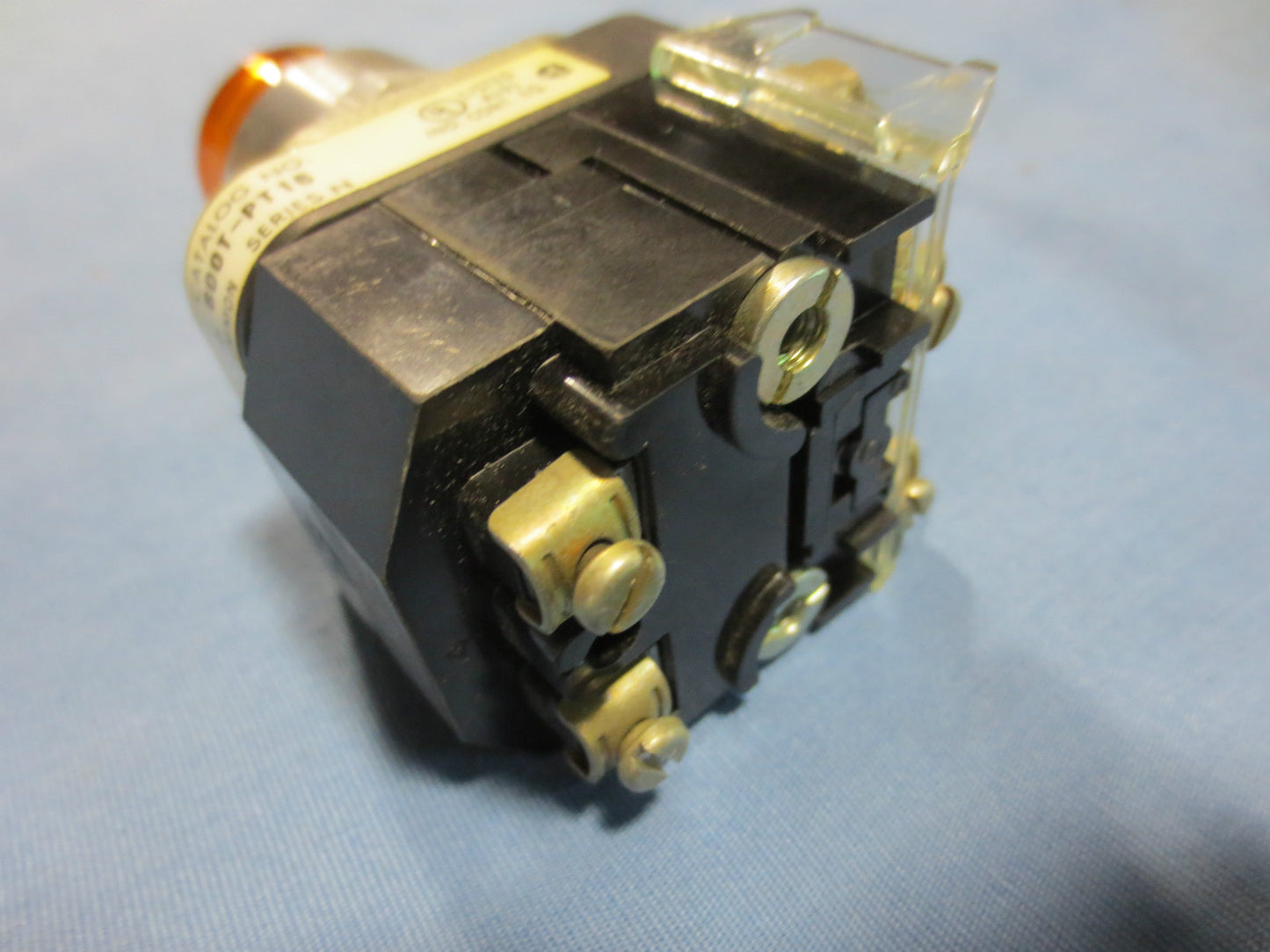 ALLEN-BRADLEY 800T-PF16 Ser. N ILLUM. PUSHBUTTON AMBER - PUSH-TO-TEST LOT of 5