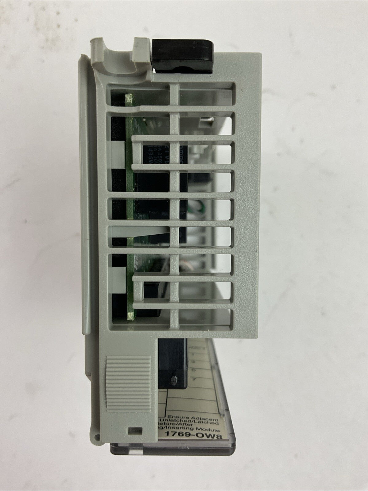 ALLEN BRADLEY 1769-OW8 SER B REV 2 F/W REV 3.1 8PT 5-265VAC 5-125VDC FORM A RELA