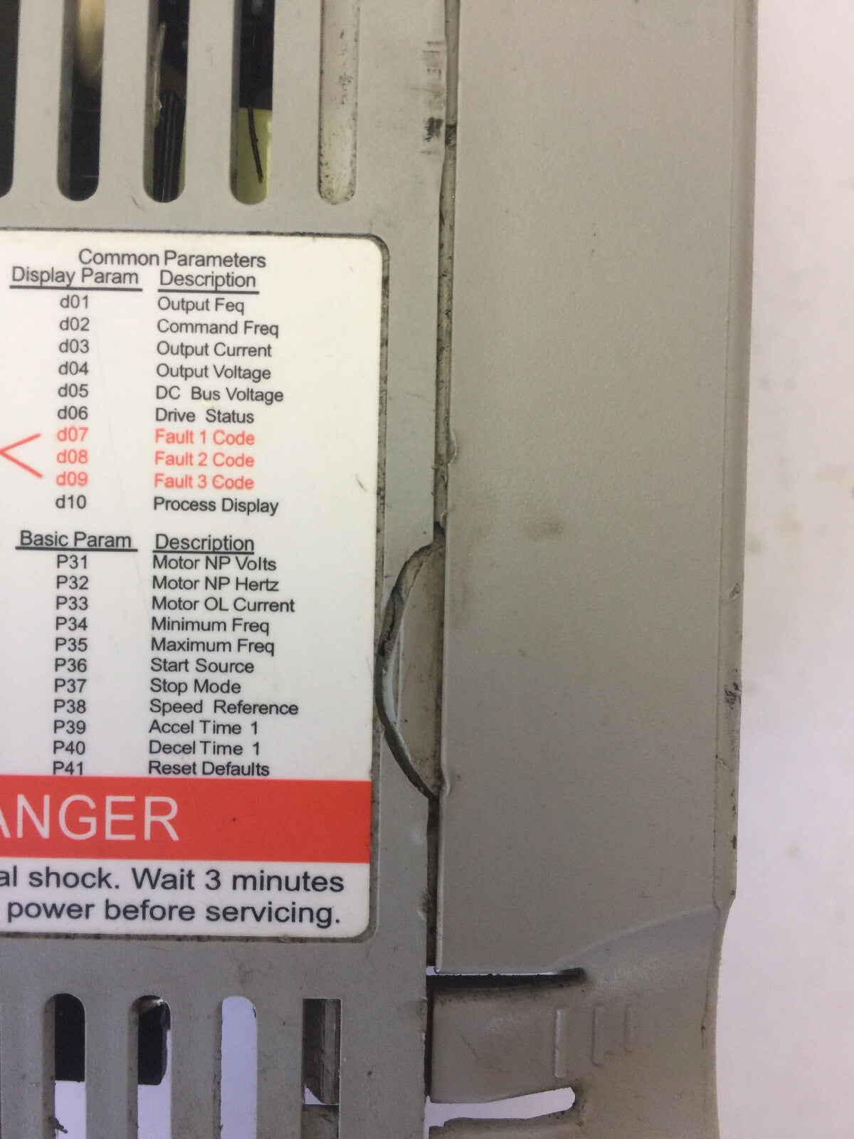 ALLEN BRADLEY 20BD1P4N104 AC DRIVE INPUT 380-480VAC OUTPUT 0-460VAC 3PHASE 2.1A