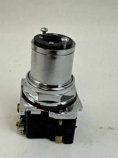 EATON CUTLER-HAMMER 10250T5971 ILLUMINATED SELECTOR SWITCH 2 POS.  120V 50/60 HZ