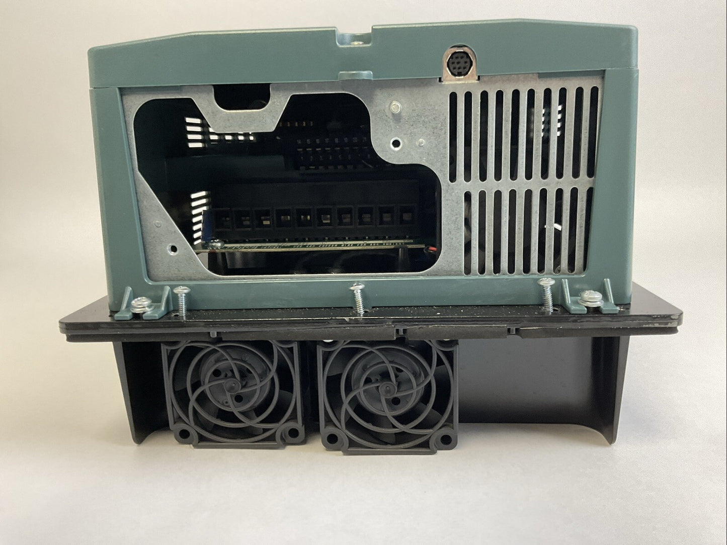 ROCKWELL AUTOMATION 9VT4 1F-027BTANN AC DRIVE SER A 400V 20HP FIRMWARE NO 3.001