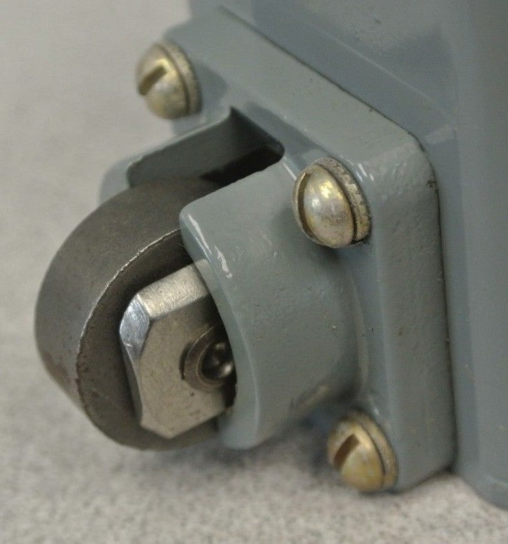 ALLEN-BRADLEY 802-PASJ218 PRECISION LIMIT SWITCH / PUSH ROLLER / NEW SURPLUS