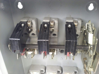 FPE 1336R FUSIBLE SAFETY SWITCH 3P, 30A, 600VAC, 3 WIRE, 3 BLADES, 20HP