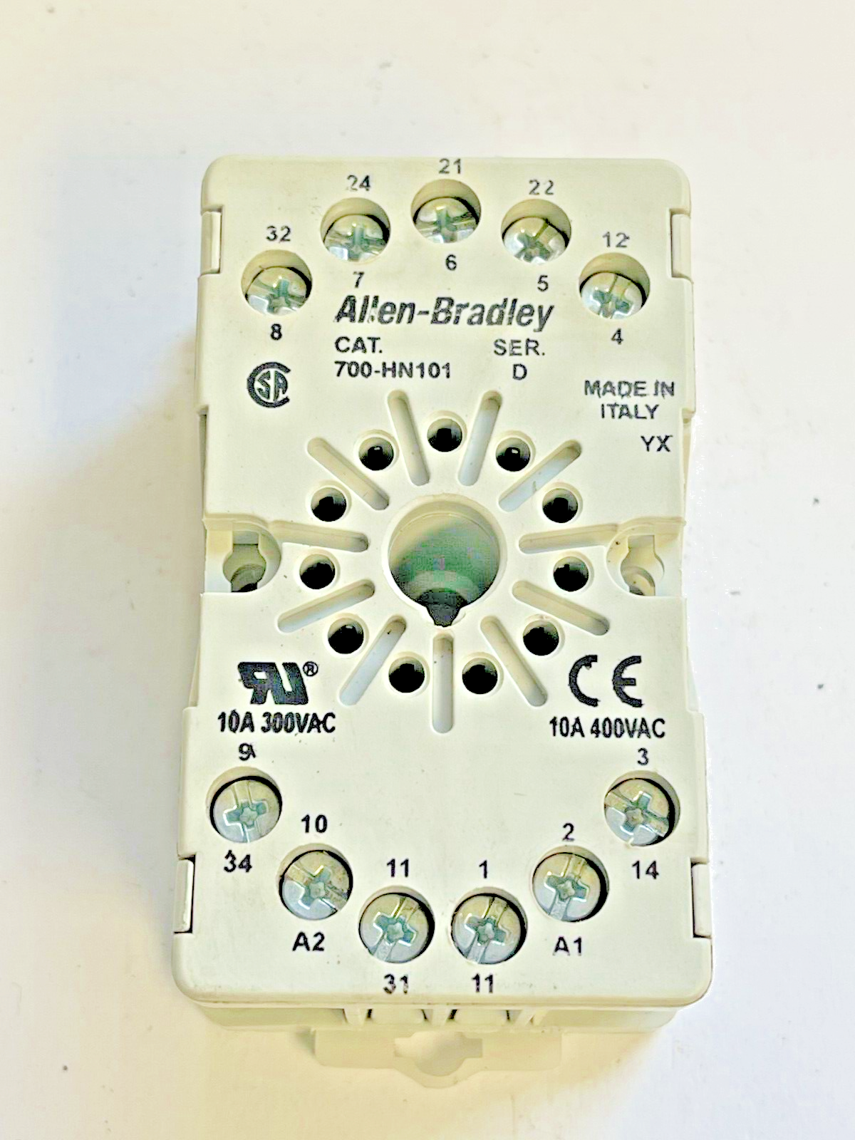 ALLEN BRADLEY - 700-HA33A1-4 SER. D RELAY & 700-HN101 SER. D SOCKET BASE