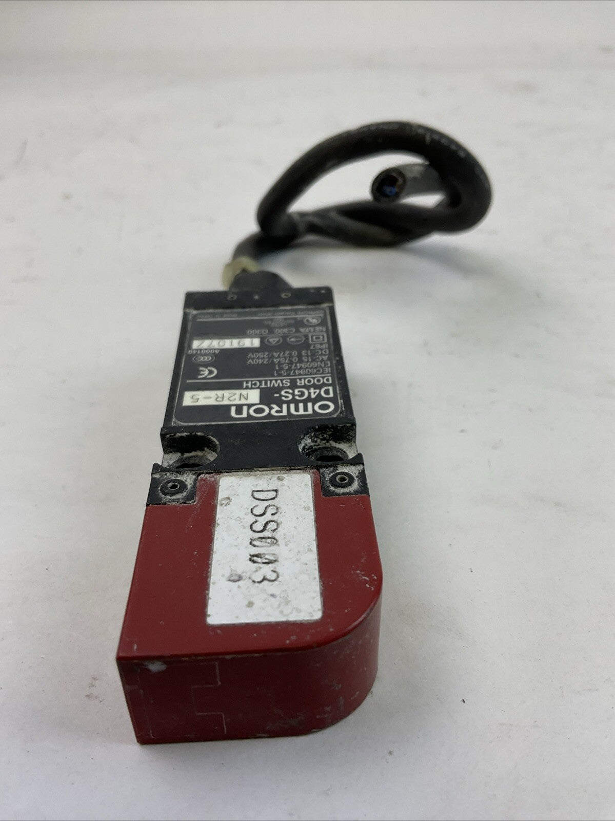 OMRON D4GS-N2R-5 DOOR SWITCH