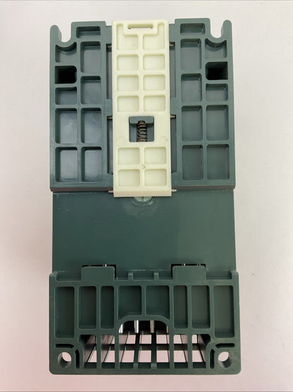 RELIANCE ELECTRIC 6MD100P5 AC DRIVE OUTPUT 3PH 0-230VAC INPUT 1PH 100-120VAC