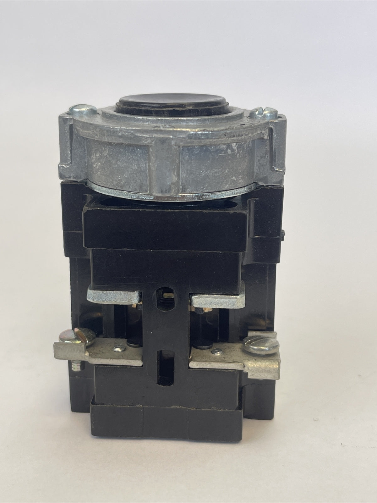 CUTLER HAMMER 10250H479-12 1076 PUSHBUTTON OPERATOR BLACK P.B. BASE MTG.