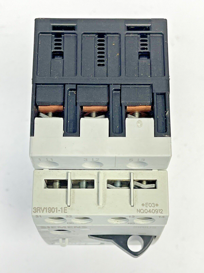 SIEMENS - 3RV1011-1GA10 & 3RV1901-1E-CIRCUIT BREAKER W/ SWITCH TRANSVERSE