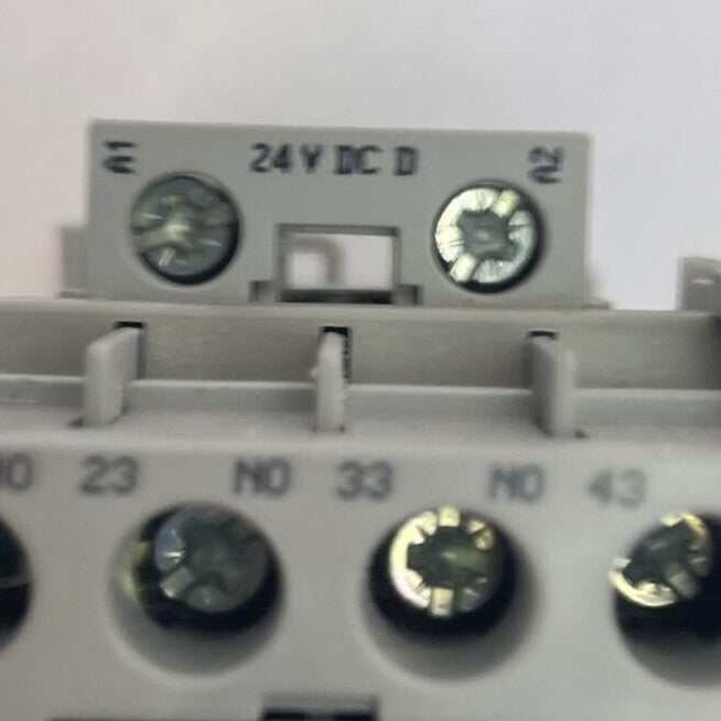 ALLEN BRADLEY 700-CF400D* CONTACTOR  SER A 600VAC 25A COIL 24VDC 100-S SER B