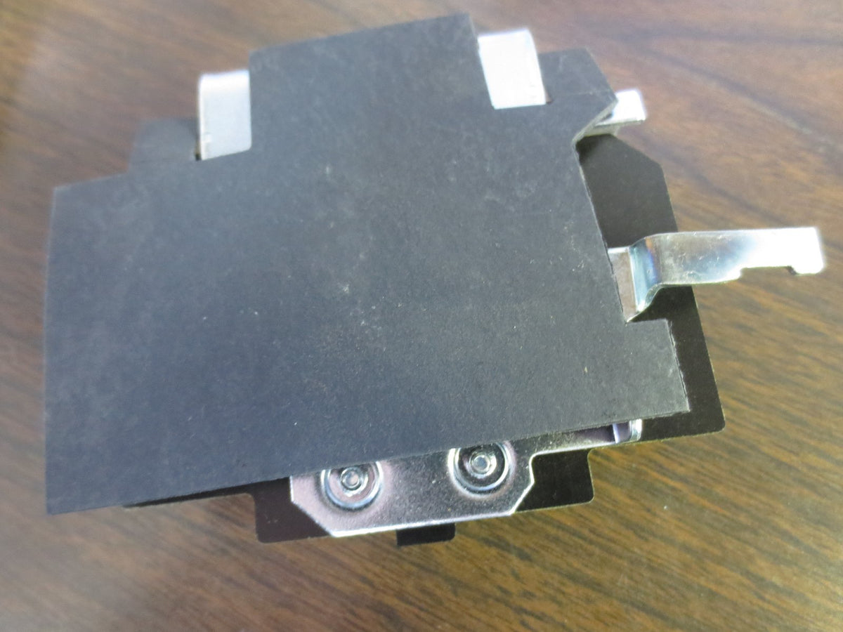 GENERAL ELECTRIC CR305X500A AUXILIARY CONTACT KIT - 600VAC, 250VDC NEW SURPLUS
