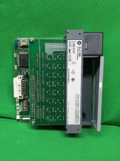 ALLEN BRADLEY 1746-OV32 SER. C OUTPUT MODULE