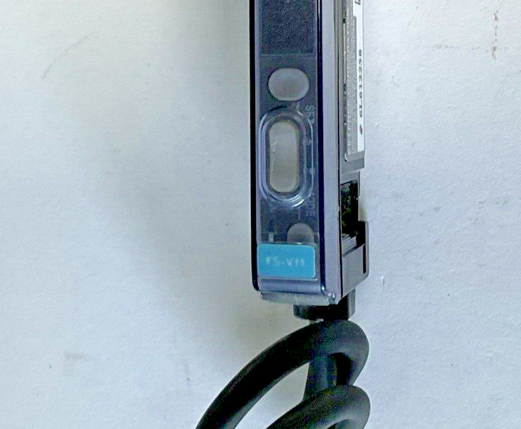 KEYENCE FS-V11P FIBER OPTIC SENSOR 24VDC