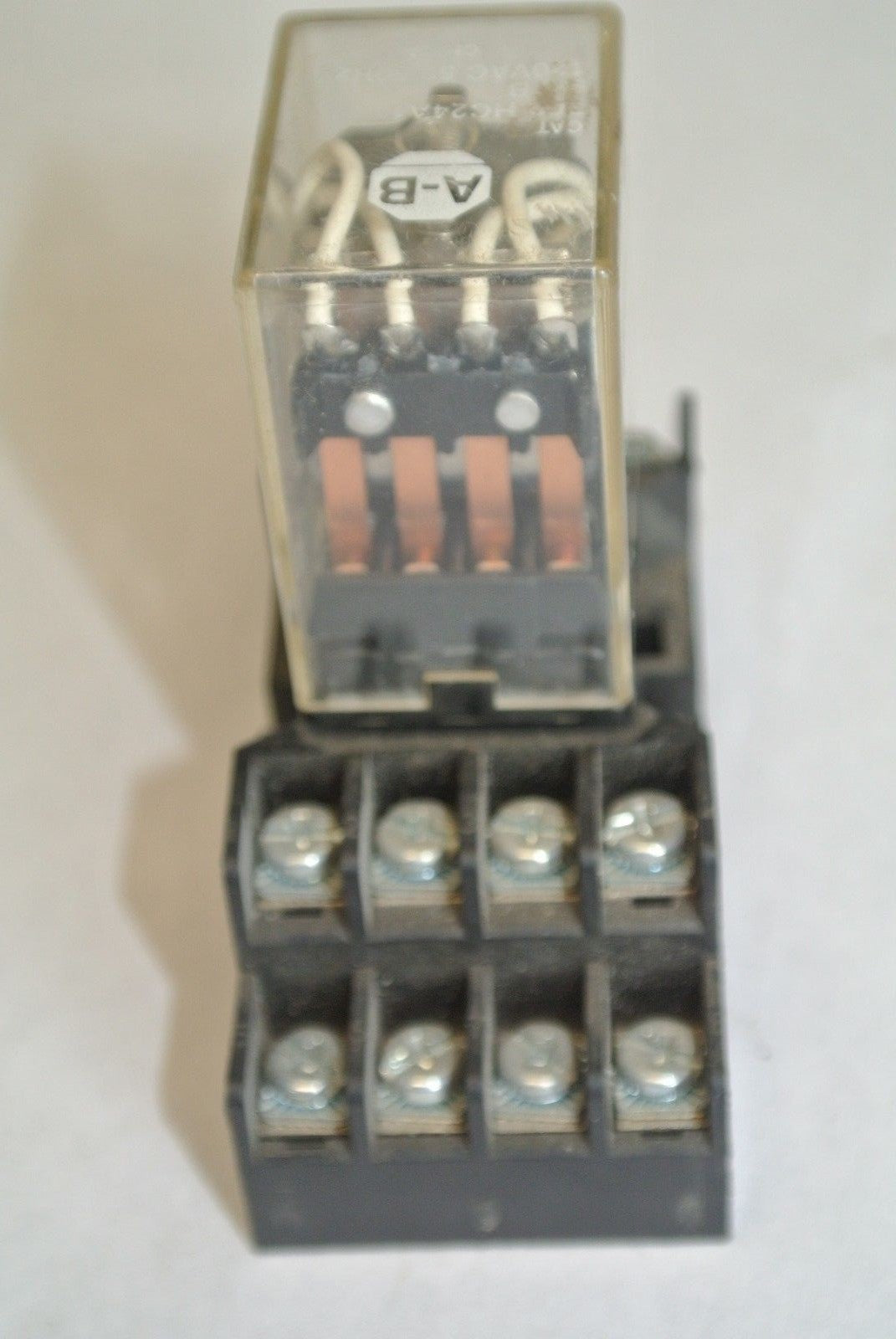 ALLEN-BRADLEY 700HC24A1 RELAY 120VAC, 5A, 1/6HP + 700-HN128 BASE