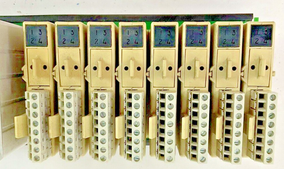 OPTO 22 SNAP8M W/ SNAP-OAC5(8) W/ SNAP B4  8 SLOT MODULE RACK