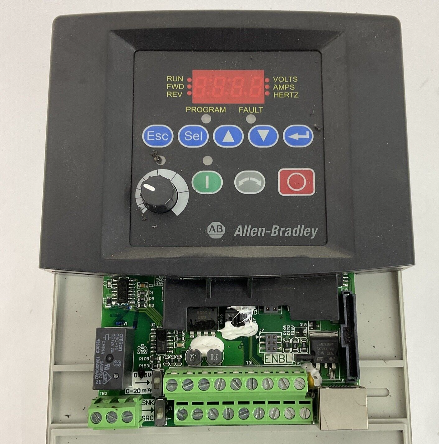 ALLEN BRADLEY 22B-E9P9N104 AC DRIVE 7.5HP 600V FRN6.01 11.2A 3PH