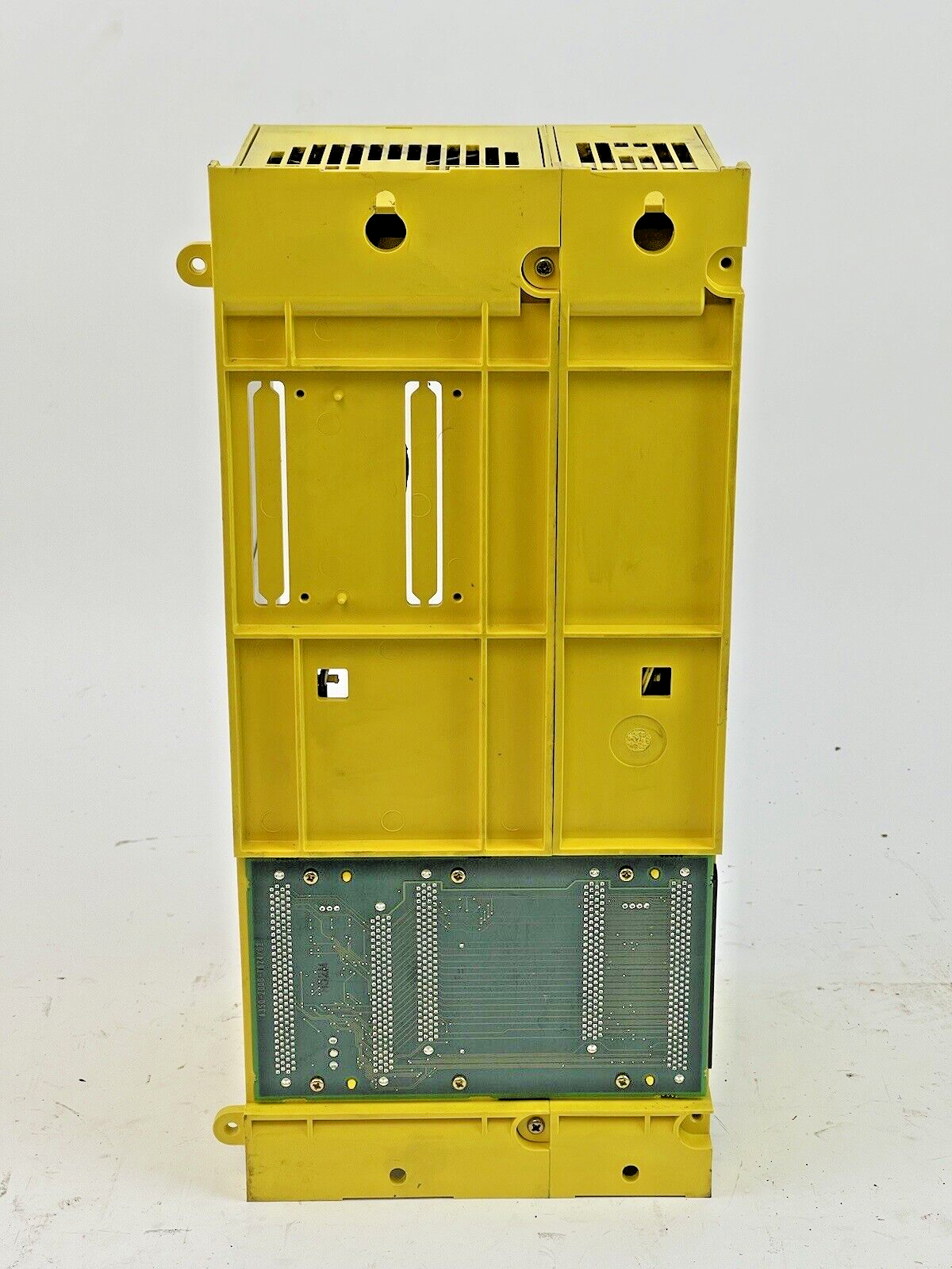 GE FANUC - 18M-MCU06333-001R00 - 3-SLOT RACK CHASSIS