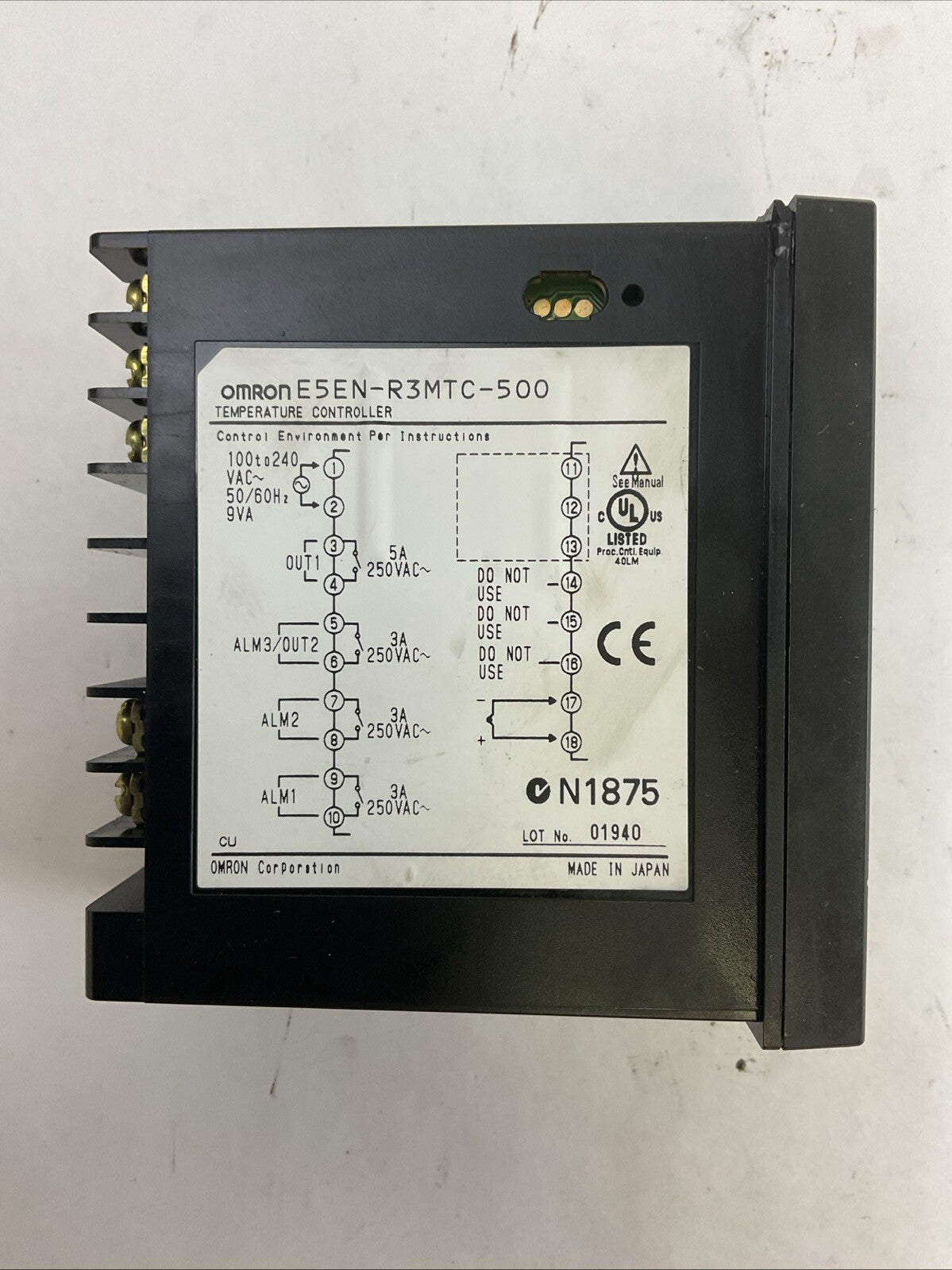 OMRON E5EN-R3MTC-500 TEMPERATURE CONTROLLER 100-240VAC 50/60HZ 9VA