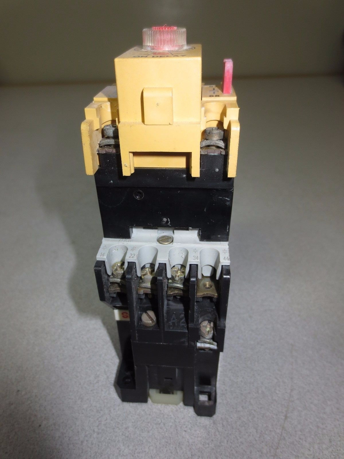 ALLEN-BRADLEY 700-F310A1 Ser. C - RELAY, 120/110 VAC w/ 196-FTA TIMER