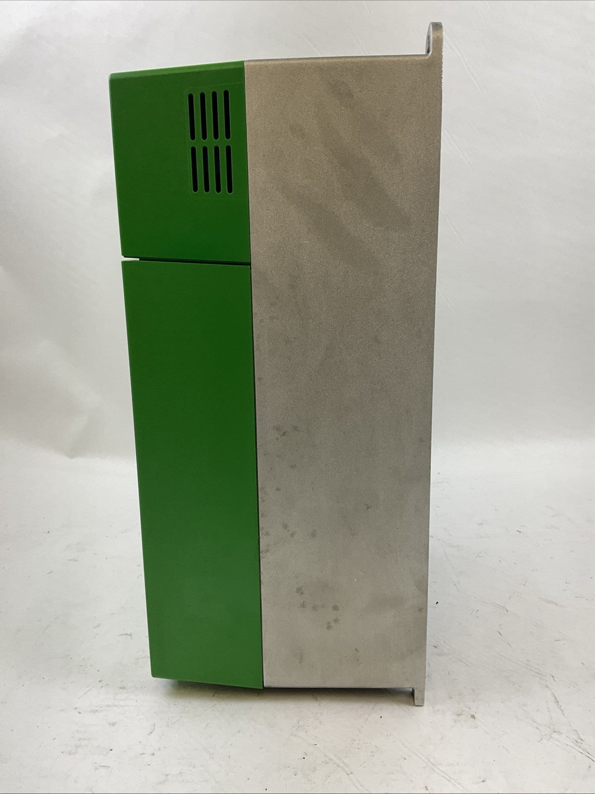 CONTROL TECHNIQUES SE 43401100 SE 16 T INVERTER DRIVE 15.0HP 380-480VAC 23.0A