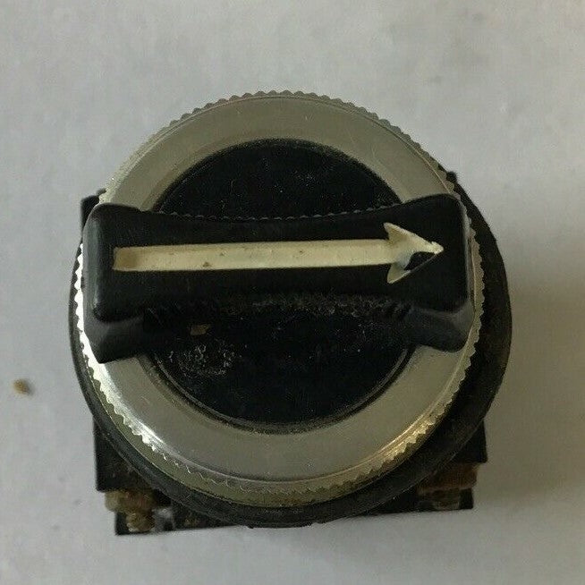 GENERAL ELECTRIC CR104B2221 SELECTOR SWITCH 3POS 150V SILVER COLOR RING**LOTOF2*