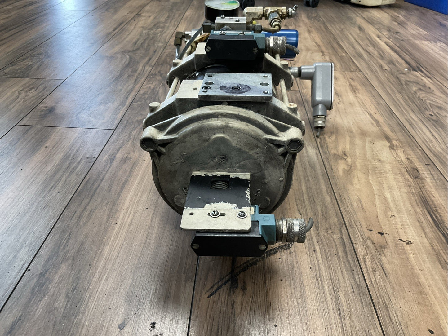 GRACO TRABON 563304 PUMP ASSEMBLY AL 5
