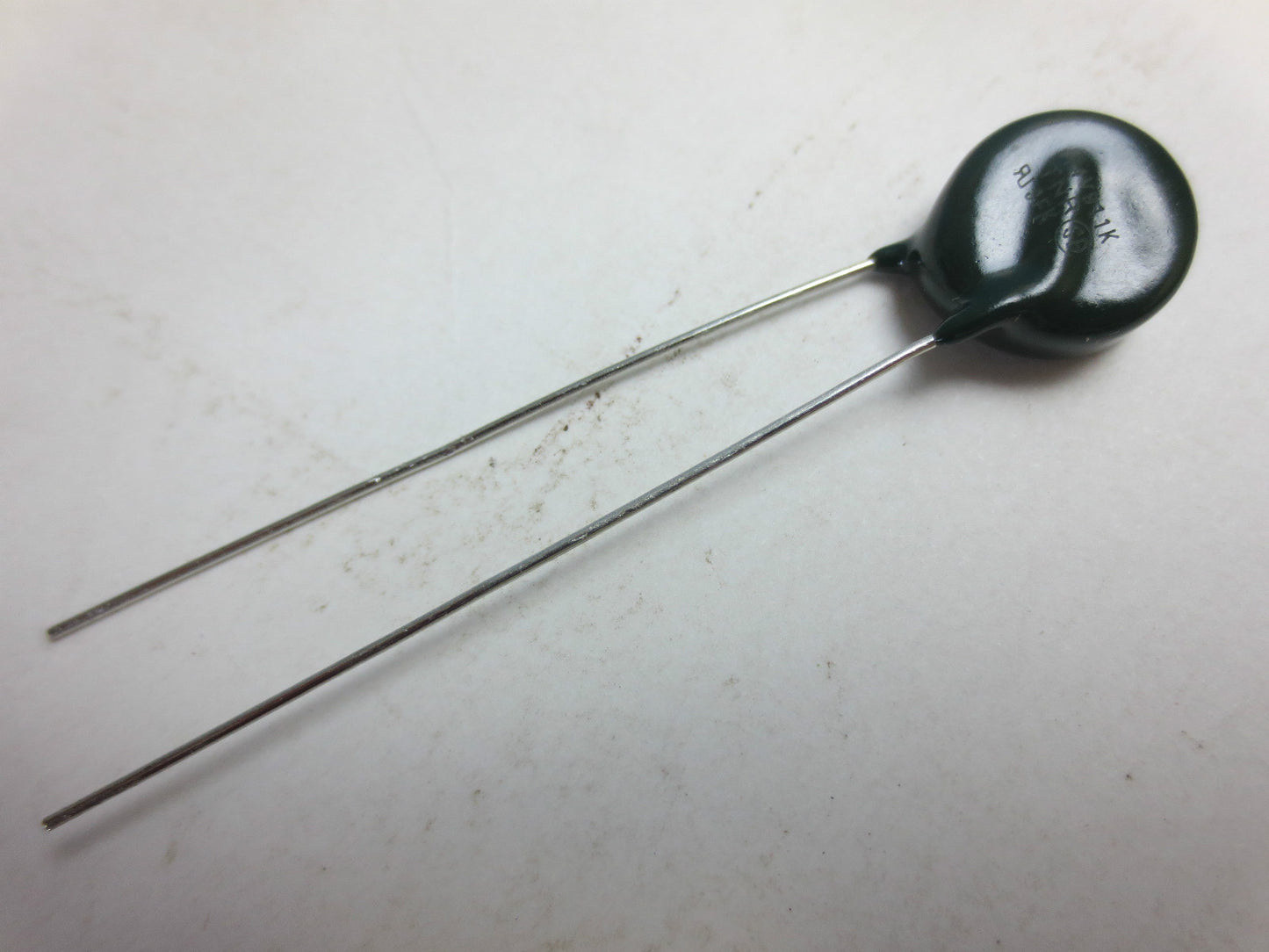 NIPPON CHEMI-CON TNR14V911K330 VARISTORS - LOT of 50 in SEALED BAG - NEW SURPLUS