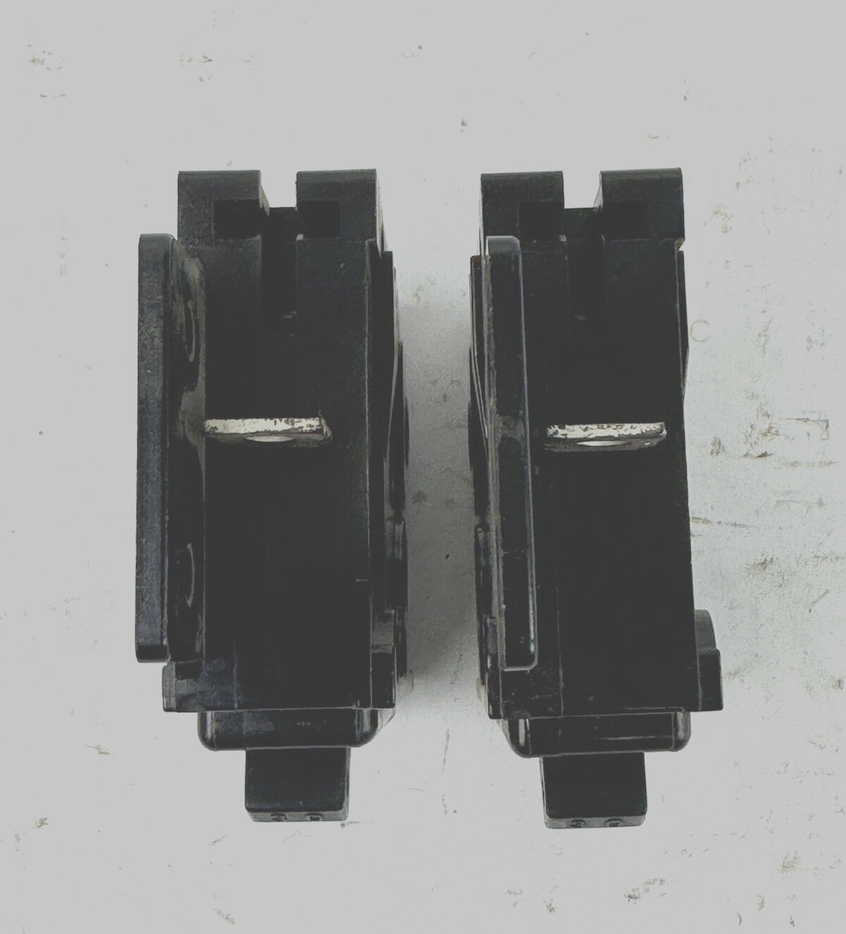 ITE *LOT OF 2* - BQ1B030 - CIRCUIT BREAKERS - 1 POLE, 30A, 240 VAC, 60Hz TYPE BQ