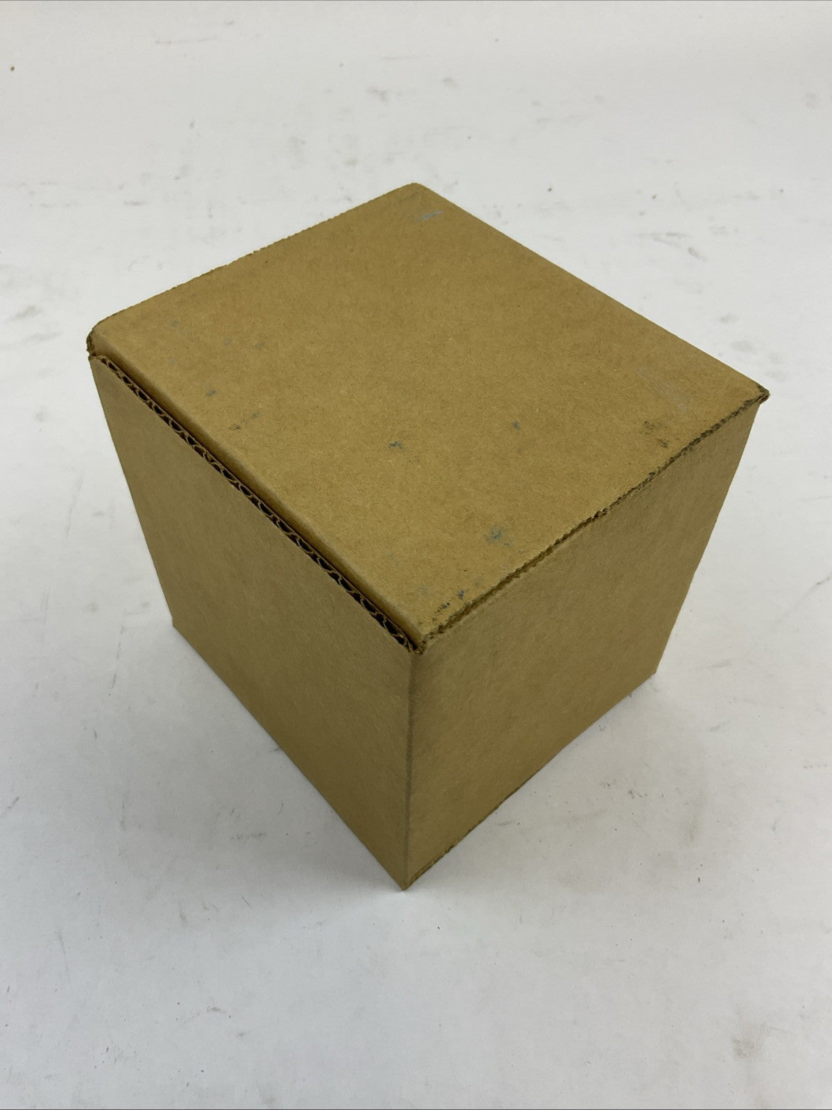 HUBBELL HBL430B7W PIN AND SLEEVE FLANGED INLET 3PHASE 480VAC 30AMP 3POLE