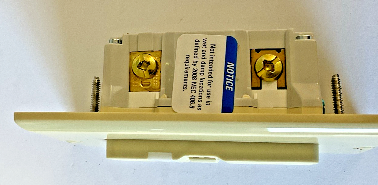 EATON TRSGFNL20 SELF-TEST RECEPTACLE W/NIGHTLIGHT 20A 125VAC