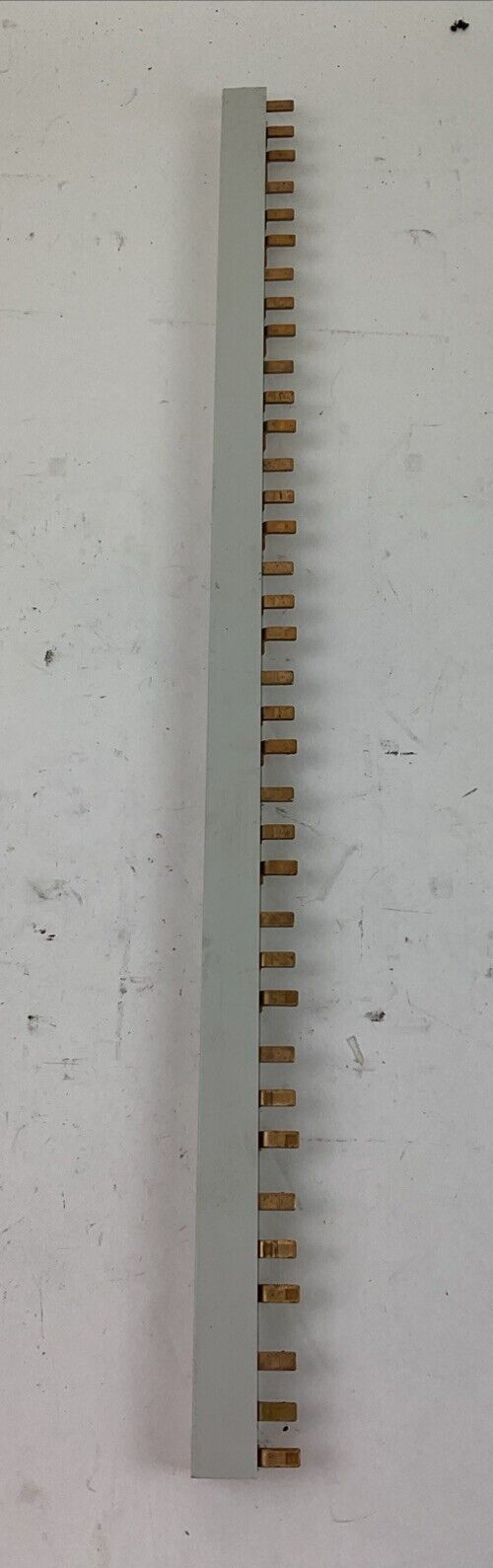 COOPER BUSSMANN BB3P100M57 25 INCHES 100A 600V FUSE BUSBAR CH SERIES