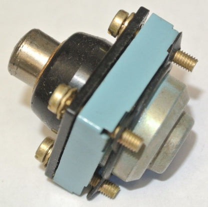 TELEMECANIQUE XCK-D10 LIMIT SWITCH PLUNGER-TYPE HEAD - NEW SURPLUS