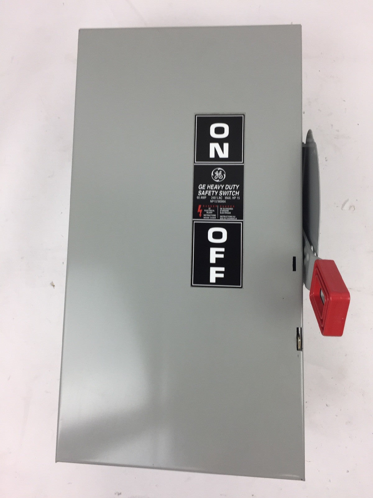 GE TH3222 HEAVY DUTY FUSIBLE SAFETY SWITCH 60AMPS 240VAC 250VDC 15HP 2P MODEL 10