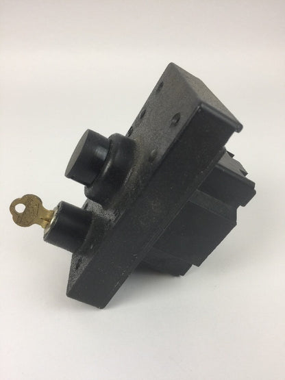 REES 01920-001 KEYED CONTROL UNIT PUSH BUTTON HEAVY DUTY 600 VAC 250 VDC MAX