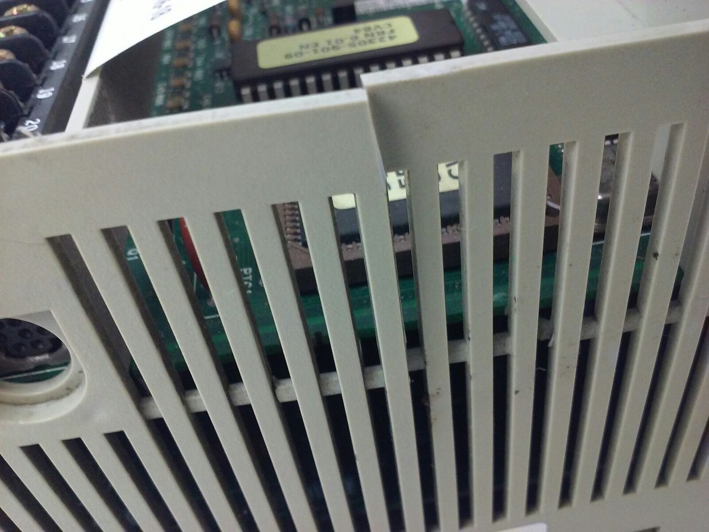 ALLEN BRADLEY 1305-BA03A SER. C, AC DRIVE, INPUT: 380/460V, 2.2A, 50/60HZ, PARTS