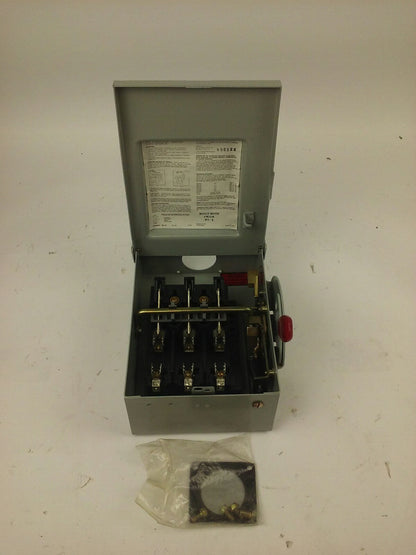 WESTINGHOUSE RHFN321 SAFETY SWITCH 30A, 240V, 3P FUSIBLE, TYPE 3R RAINPROOF, NEW