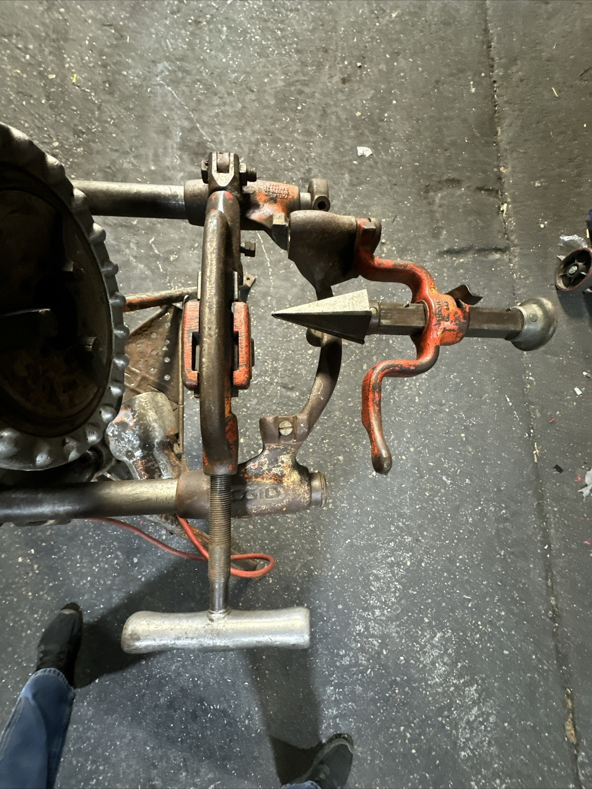 RIDGID 300 PIPE THREADER