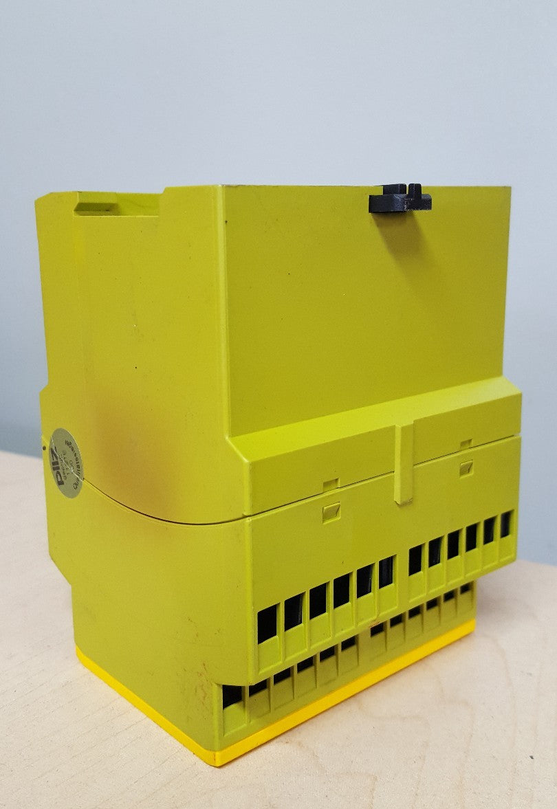 PILZ  774150 PZE  9P 24VACDC 8n/o 1n/c Safety Relay