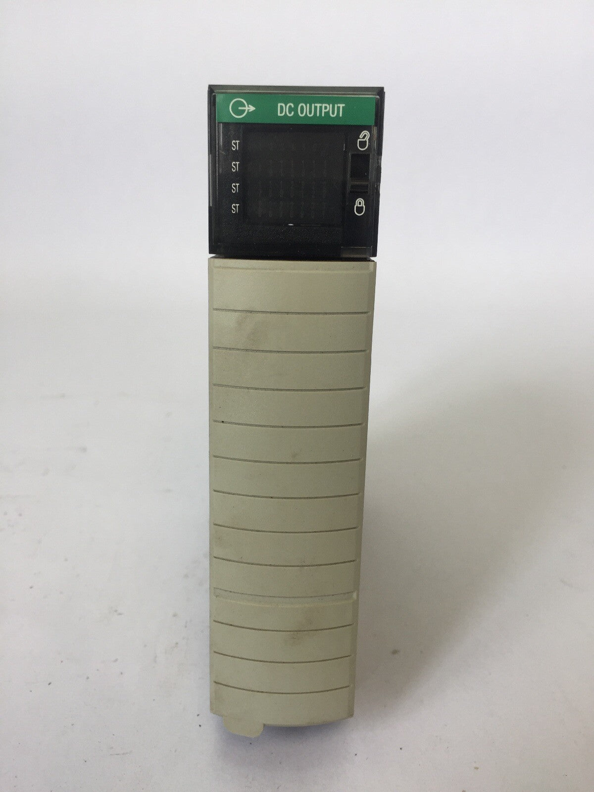 ALLEN BRADLEY 1756-0B32 DC OUTPUT SER A DC OUT 32PT 10-31.2VDC