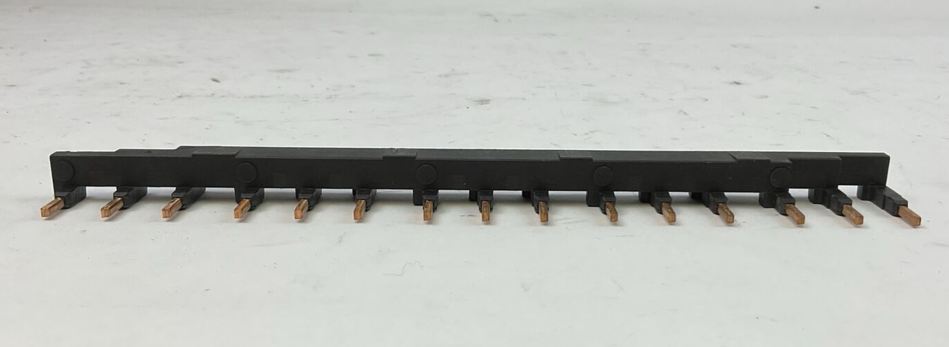 ALLEN BRADLEY 140M-C-W455N SER A COMPACT BUSBAR 600VAC 64A