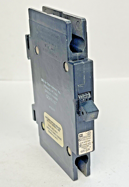CUTLER-HAMMER - QCR1015T -1 POLE, 15 A, 120/240V CIRCUIT BREAKER - NEW OLD STOCK