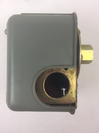 SQUARE D CLASS 9013 TYPE FSG2-S11 PRESSURE SWITCH SERIES B