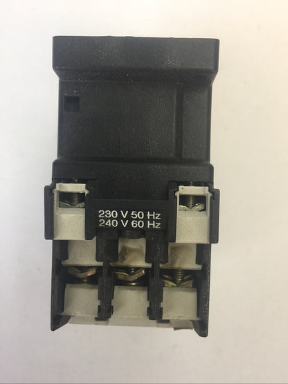 KLOCKNER MOELLER STARTER DIL 0M CONTACTOR 3POLE 250VDC 35A 15HP COIL 240V 60HZ