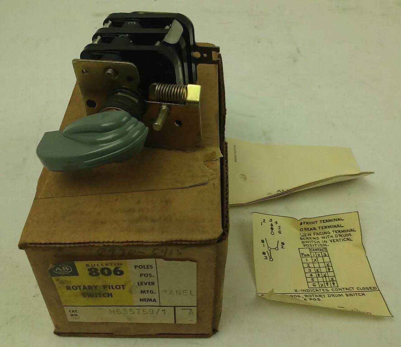 ALLEN BRADLEY BULLENTIN 806 H636759-1 SER. A, ROTARY PILOT SWITCH, 3 CIRCUITS