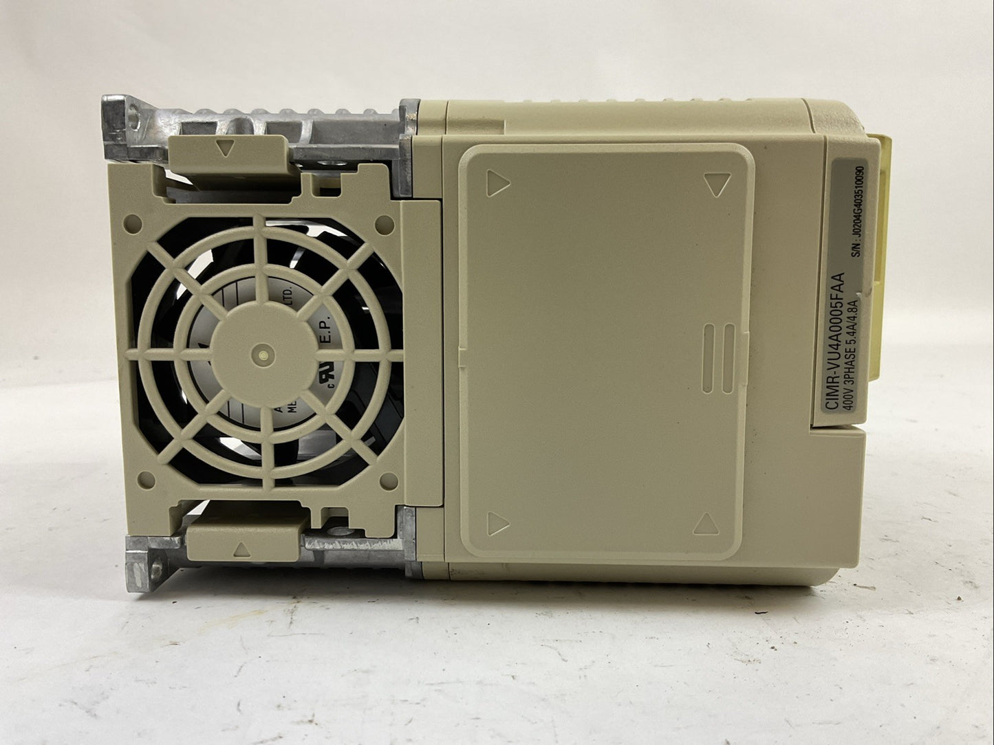 YASKAWA CIMR-VU4A0005FAA REV: D V1000 AC DRIVE OUTPUT 3PH 0-480V 5.4/4.8A