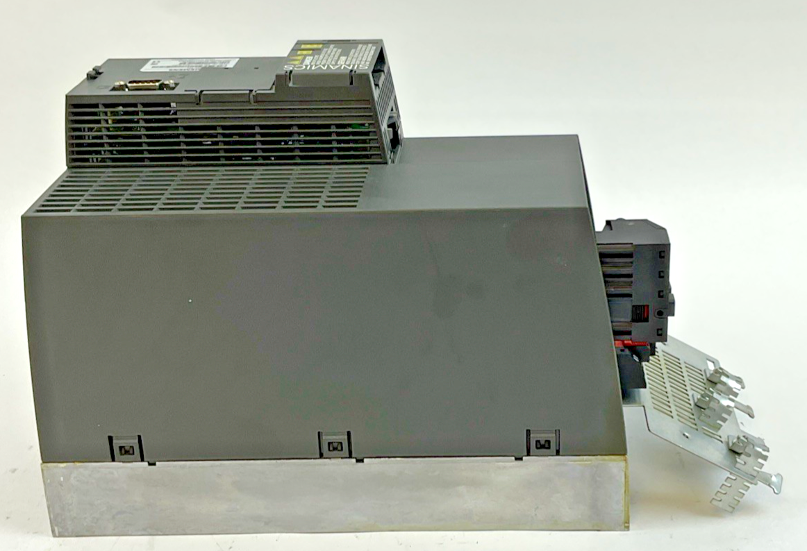SIEMENS 6SL3210-1KE22-6UF1 FREQUENCY CONVERTER 15HP VER.B02 33.3A G120C PN 480V