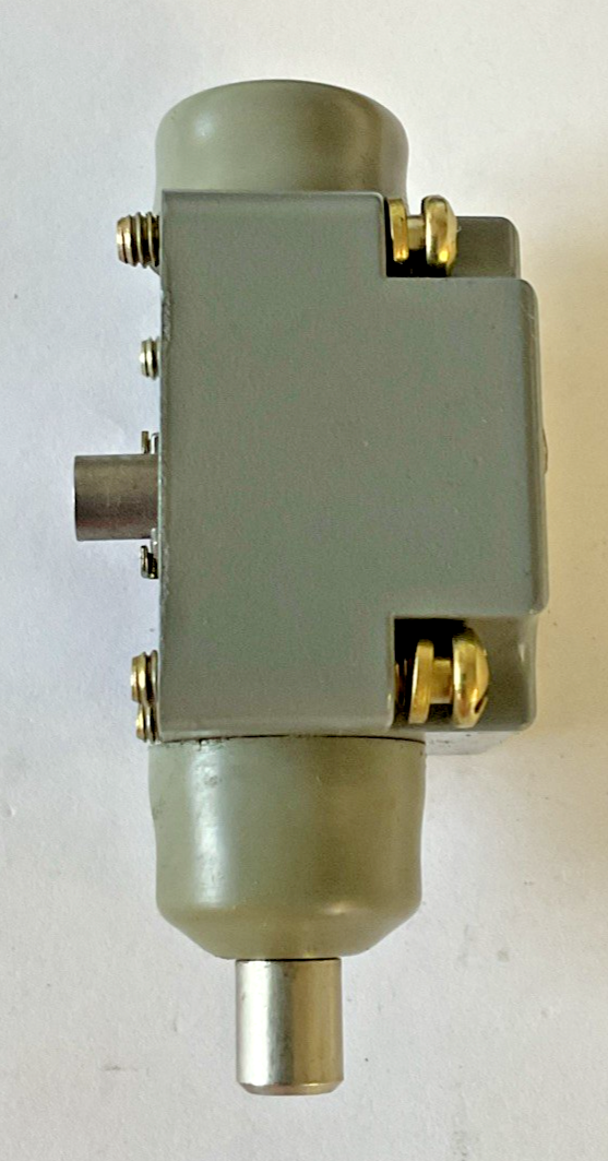 EATON E50DH1 LIMIT SWITCH SIDE PIN PLUNGER SER.A1