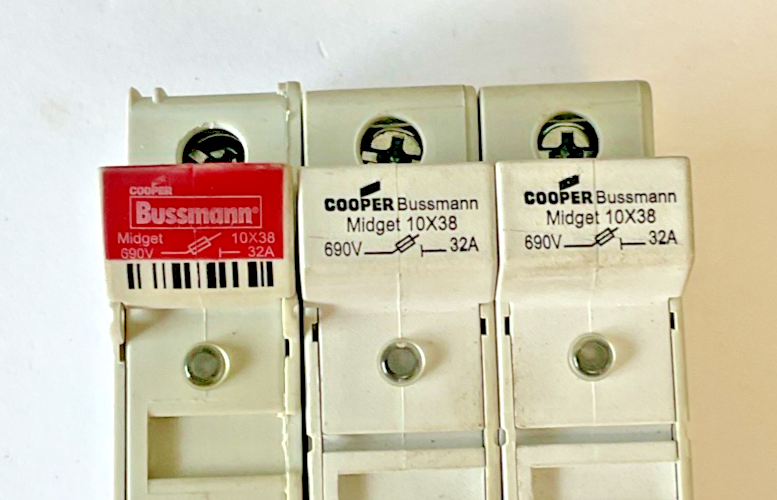 BUSSMANN CHM FUSE CLIPS MIDGET 10X38 690V 32A 3W****LOTOF3****